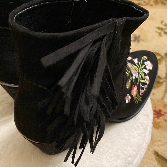 GC Shoes “Rosco” black suede booties - Picture 6 of 8
